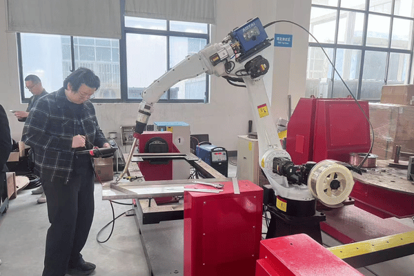 Robotic Welding Machine Operation