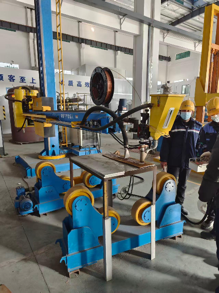 Aubrik column and boom manipulator running SAW process on a cylindrical vessel